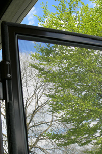 Fliegengitter f�r den insektenschutz am Fenster